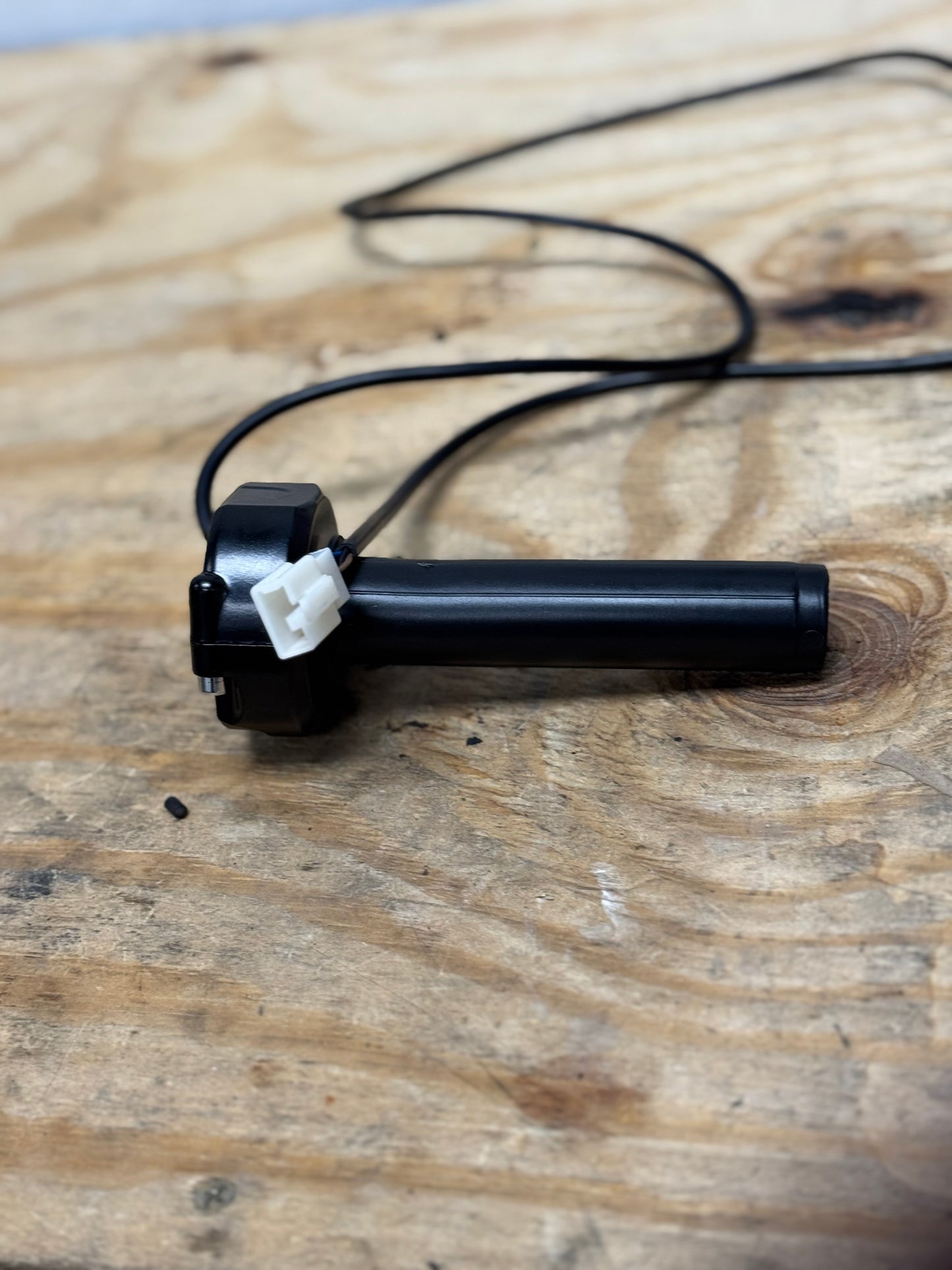Surron Style Throttle Pre-wired For Fardriver